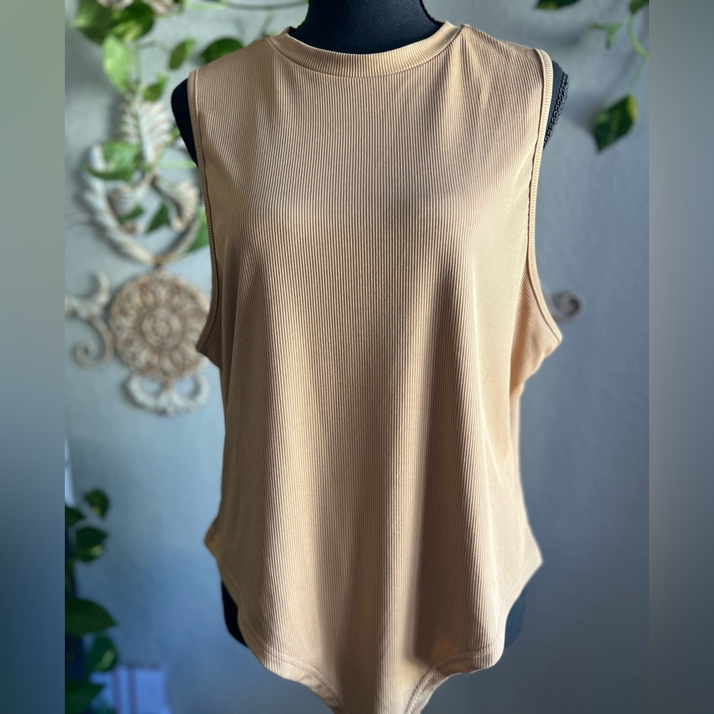 Elegant gold Sleeveless Top